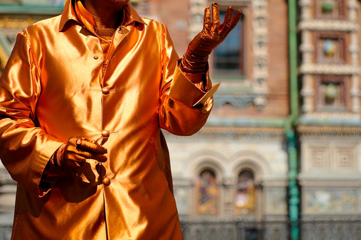 Уличный перформанс в центре Петербурга завершился госпитализацией артиста в реанимацию