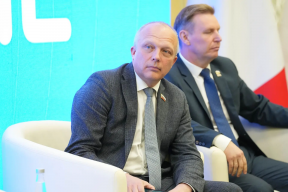 «Единство дает нам возможность объединить усилия»: Спикер Заксобрания Роман Заварин принял участие в областном Гражданском форуме в честь Года единства народов России