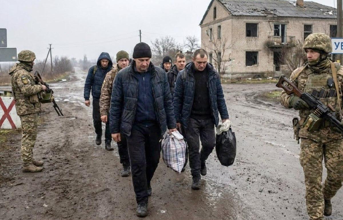 Армия на бумаге. Вернувшийся из плена «азовец»* рассказал о хаосе и бардаке в ВСУ