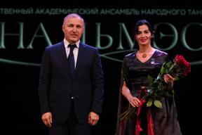 «Вы — подлинный бриллиант национальной культуры»: Глава Адыгеи Мурат Кумпилов поздравил артисты ансамбля «Нальмэса» с 90-летием работы на благо республики