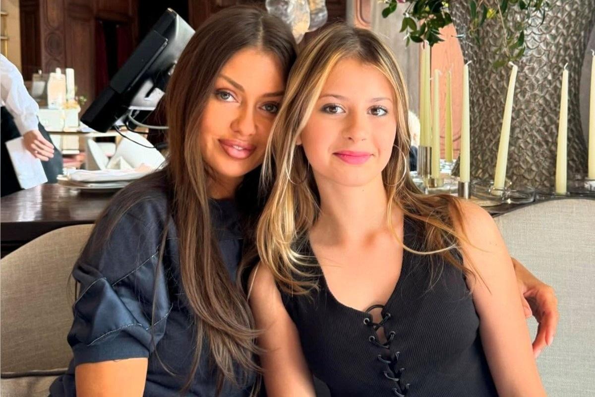 Виктория Боня разрешила дочери сделать пирсинг языка и пупка