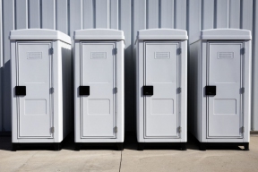 Обслуживание мобильных туалетов обойдется в круглую сумму калужской компании