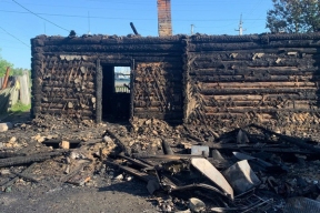 В Новосибирской области при пожаре в частном доме погибли четыре человека, в том числе двое детей