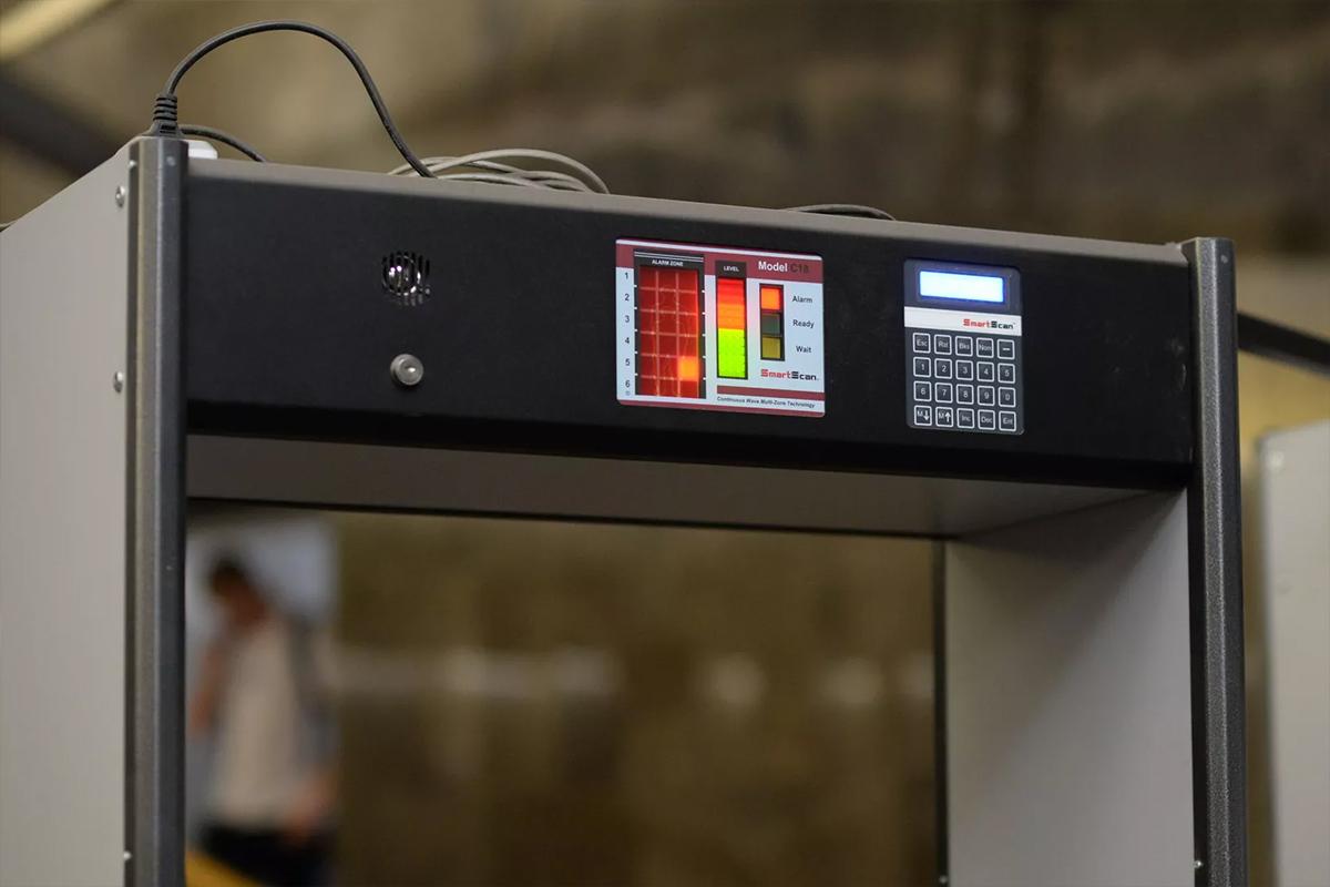 В аэропорту США рамка металлодетектора «расплавила» имплант в позвоночнике пассажирки