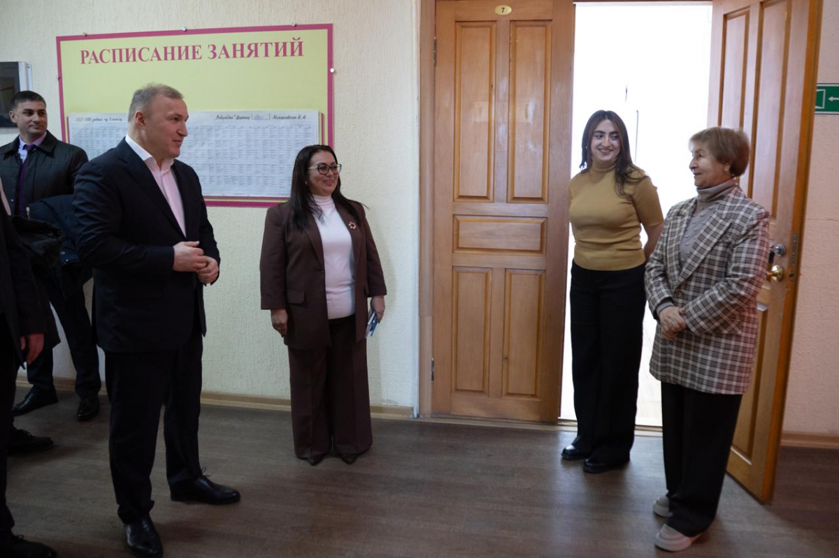 Мурат Кумпилов обсудил перспективы реконструкции Адыгейского педагогического колледжа, отметившего 100-летний юбилей