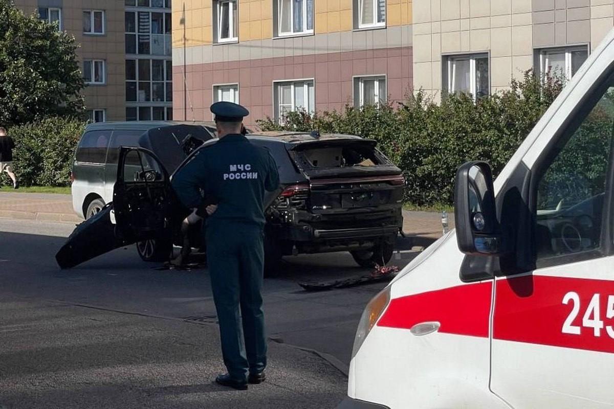 Взрыв под водителем и СВУ в Geely: в Петербурге погиб подполковник, его жена в реанимации