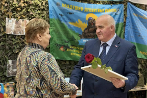 Губернатор Костромской области Сергей Ситников поблагодарил «Армию тыла памяти Эдуарда Реунова» за помощь бойцам в зоне СВО