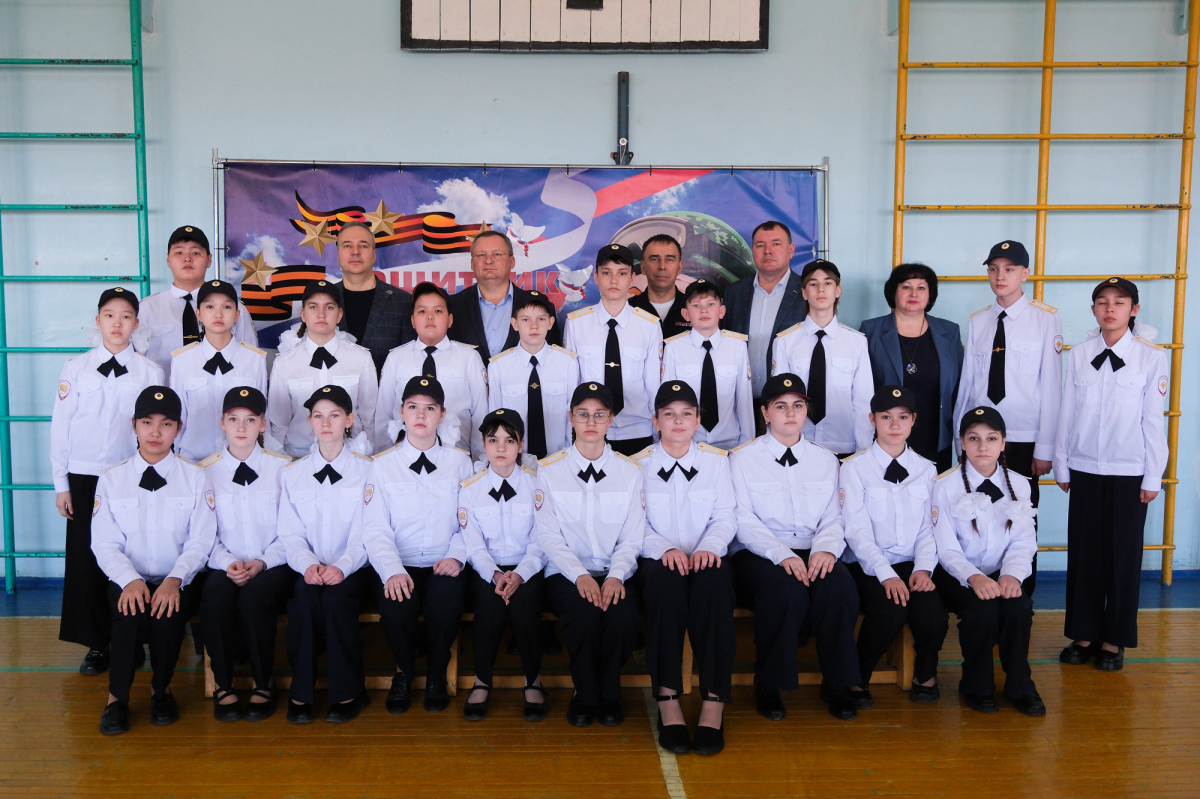Председатель Думы Астраханской области Игорь Мартынов в ходе визита в Камызякский район принял участие в церемонии принятия учащихся Лицея №1 в ряды юных правоохранителей