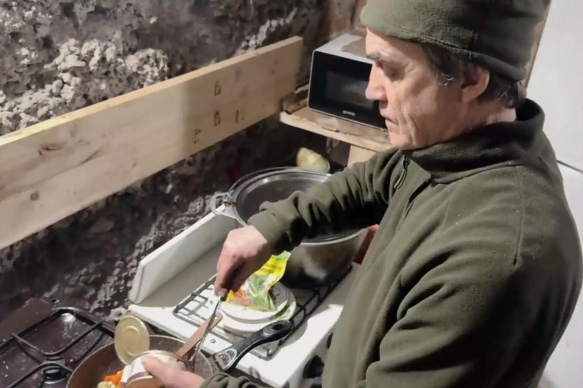 Повар из московских ресторанов добровольцем уехал готовить для бойцов в зону СВО