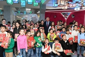 Заур Аскендеров организовал праздник для детей из социальных учреждений Дагестана и семей участников СВО