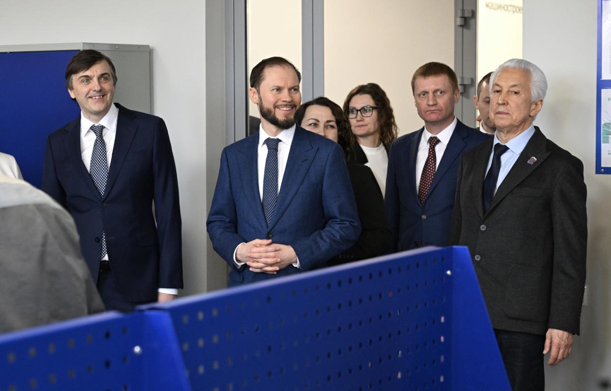 Врио губернатора Виталий Королев продемонстрировал министру просвещения РФ Сергею Кравцову возможности Тверской области для подготовки рабочих специальностей по проекту «Профессионалитет»