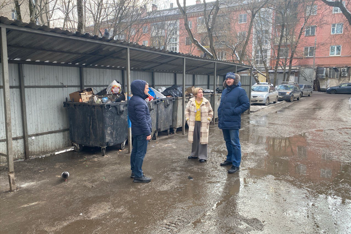 В Пушкине решили проблему с постоянно заполненными контейнерами в одном из дворов