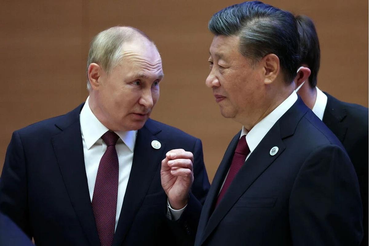 Одинаковый ковёр, разная цена: как Пекин обставил визиты Трампа и Путина, чтобы показать, кто тут настоящий партнёр