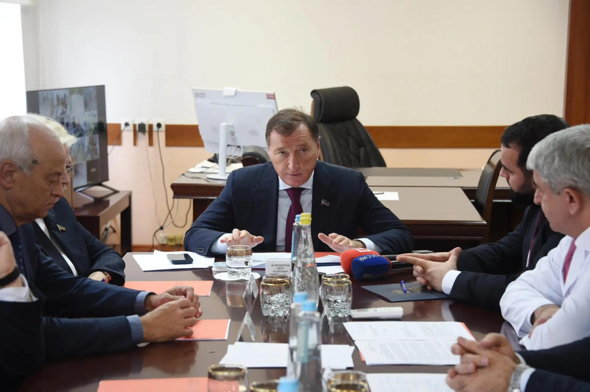 Спикер Народного Собрания Заур Аскендеров возглавил рабочую группу по контролю за строительством детского онкокорпуса в Дагестане