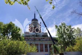 Новую колонну установили на башню оружейного завода в Ижевске