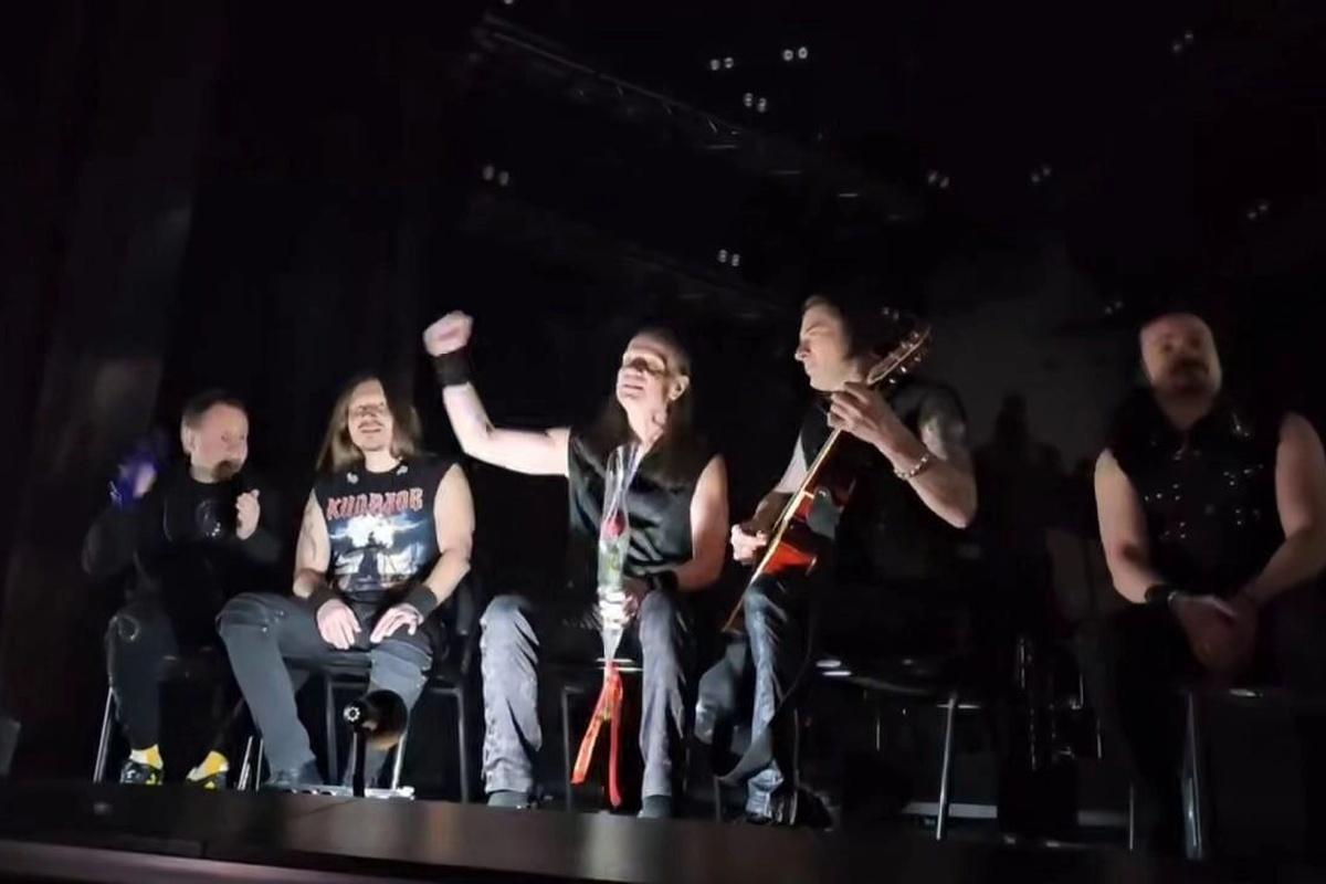 Рок вопреки: Валерий Кипелов провел акустический концерт в обесточенном Белгороде