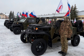 Губернатор Сергей Ситников передал костромским десантным полкам в зону СВО 19 единиц техники, включая маневренные вездеходы-багги