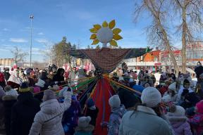 В парке «Дунайчик» состоялись народные гуляния: глава Рассказово Вера Соколова поздравила горожан с Масленицей