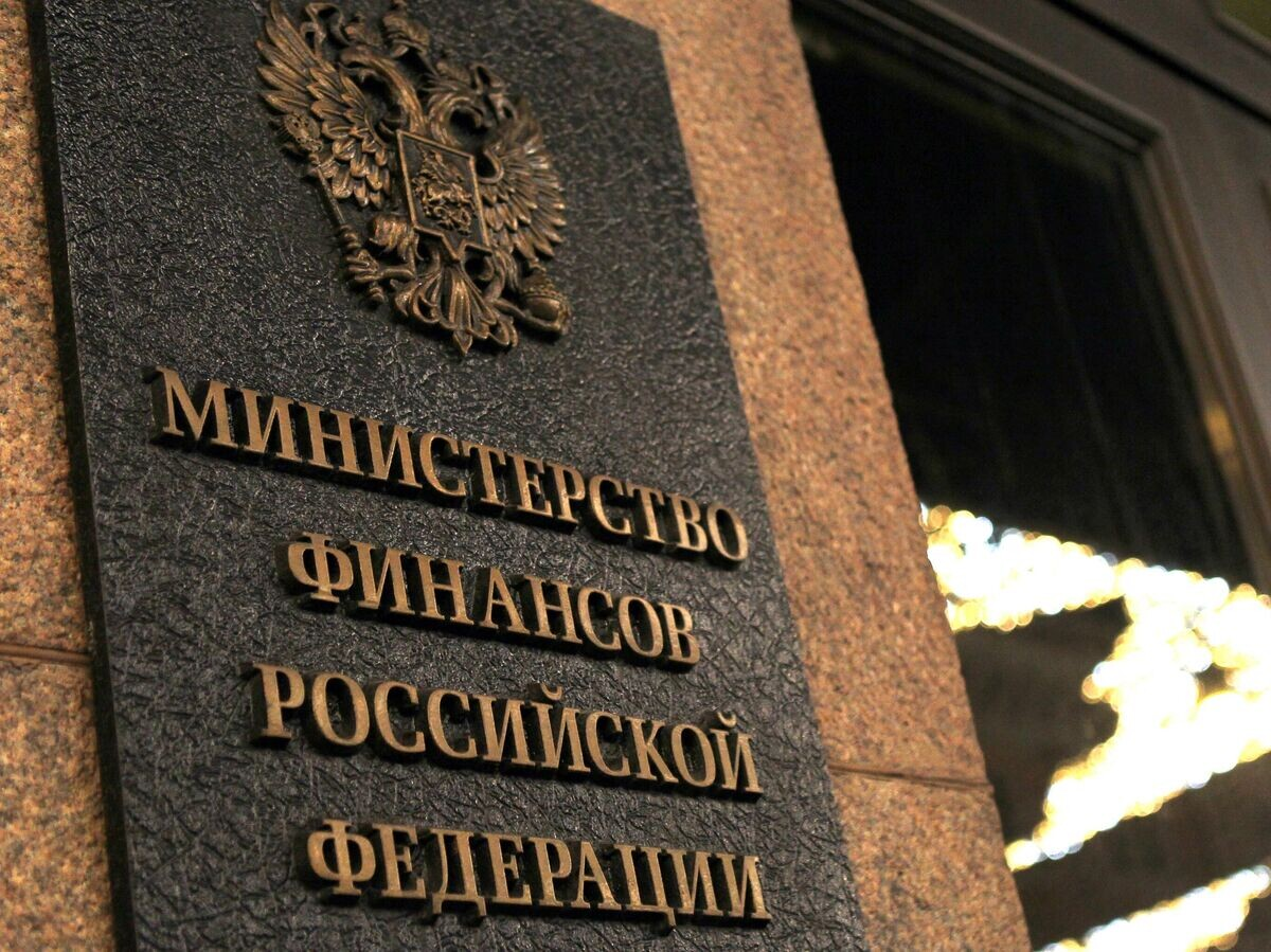Дефицит федерального бюджета России за четыре месяца достиг 5,87 трлн рублей