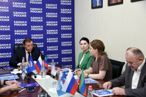 Спикер Народного Собрания Дагестана Заур Аскендеров предложил расширить волонтерскую помощь при оформлении социальных выплат