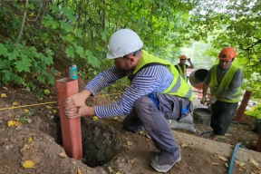 К середине сентября вход в парк «Городок» в Рузском муниципальном округе получит новую лестницу