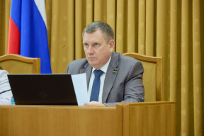 Спикер Заксобрания Калужской области Геннадий Новосельцев поздравил юристов с профессиональным праздником