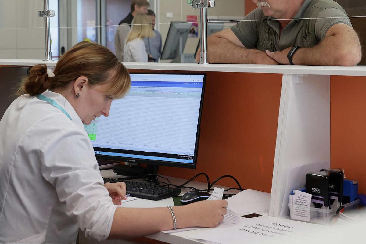 В медучреждения Вологодчины с признаками ОРВИ и гриппа за неделю обратилось около 16 тысяч человек