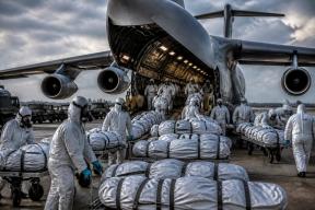 Их стирают даже с радаров: кого на самом деле вывозят спецбортами из польского Жешува