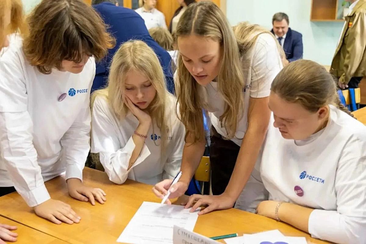 В Курской области школьники продолжат изучать энергетику в рамках проекта «Энергокружки»