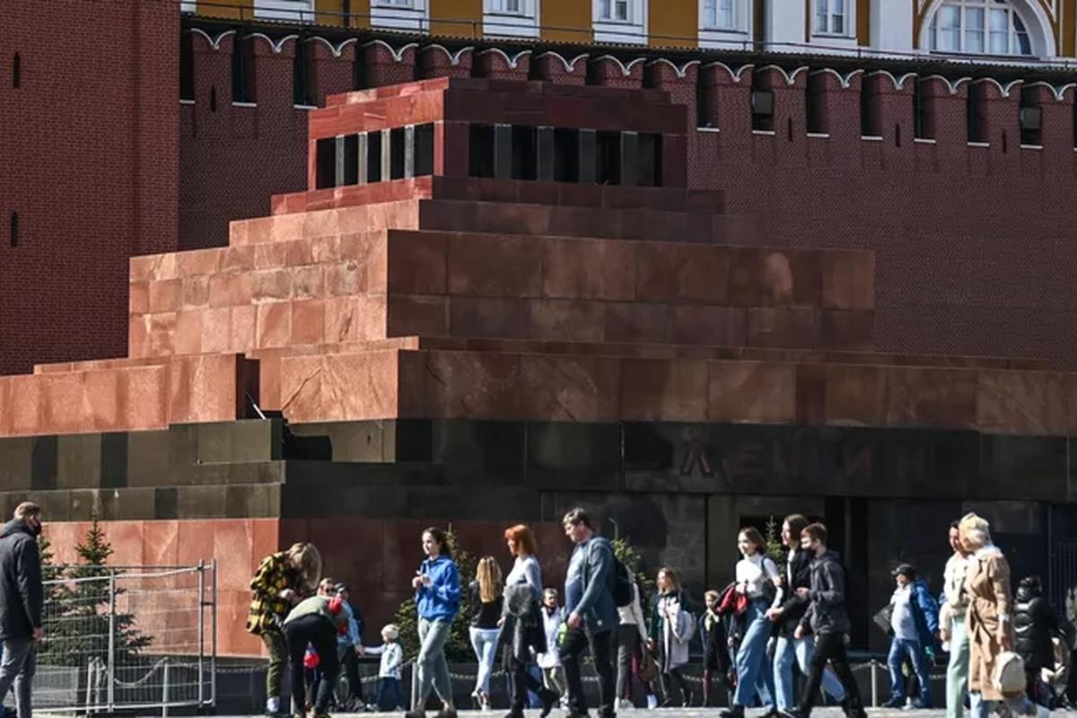 Мавзолей Ленина будет недоступен для посещения почти месяц