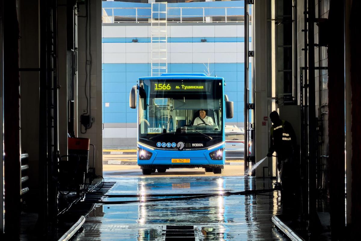 В Москву поступили 100 новых автобусов для эксплуатации на маршрутах в Подмосковье