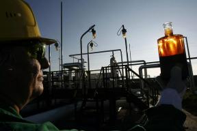 Разменяли нефть на дизель: Венгрия и Словакия перекрыли топливо Украине в ответ на остановку «Дружбы»