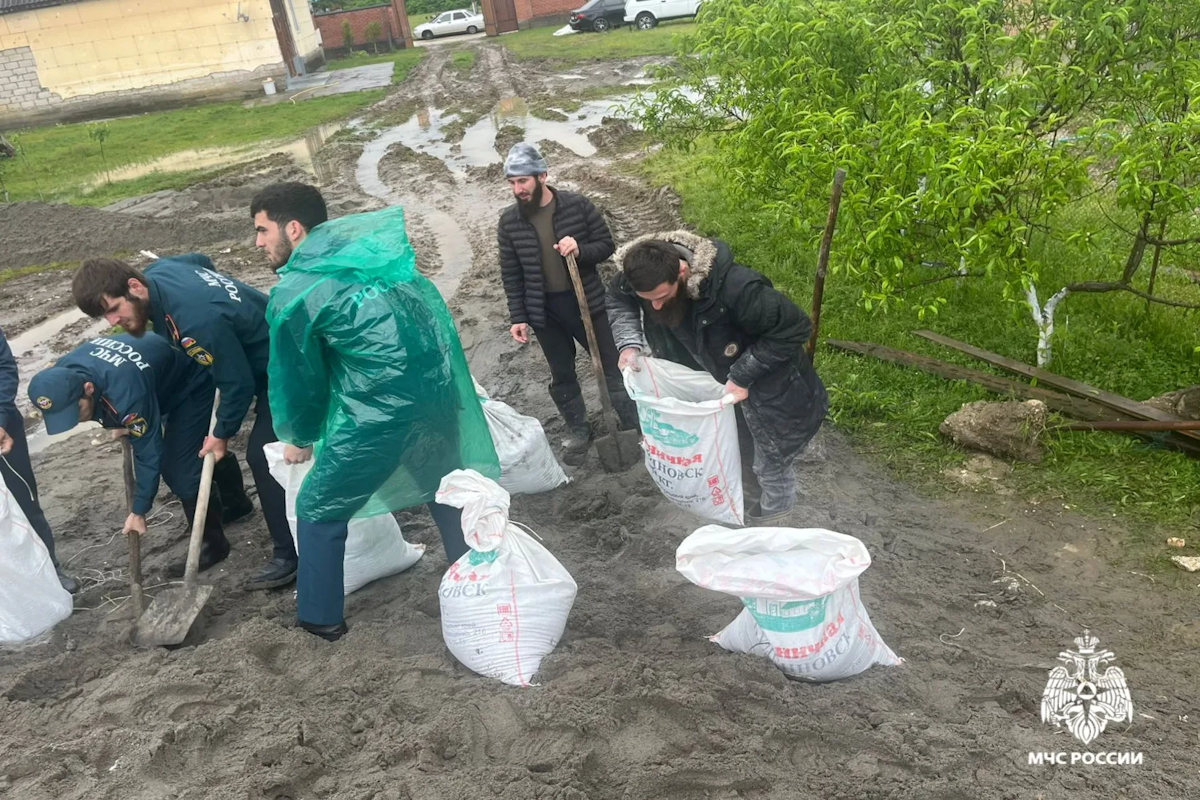 В Чечне ливни подтопили дома в двух районах, но критического подъёма рек не зафиксировано