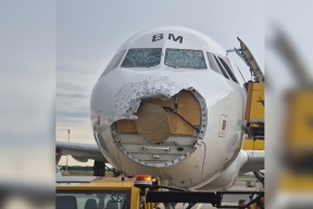 Heavy hail damaged an airplane on landing in Austria