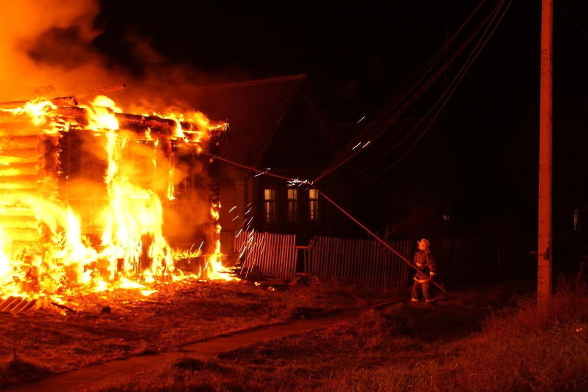 В пожаре в частном доме в Луганске погиб ребенок