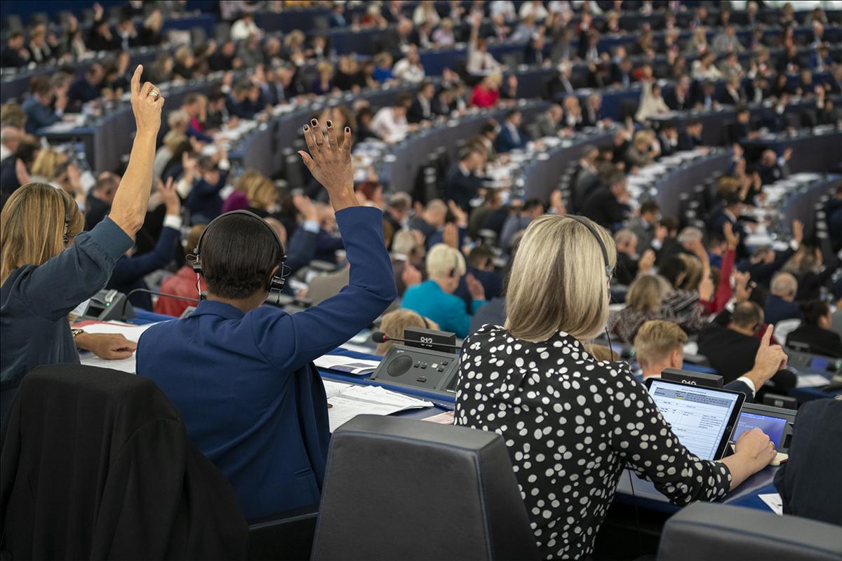 Скандал в Европарламенте: Депутат из Чехии заявил, что России невыгодно нападать на ЕС, а Западу — воровать ресурсы