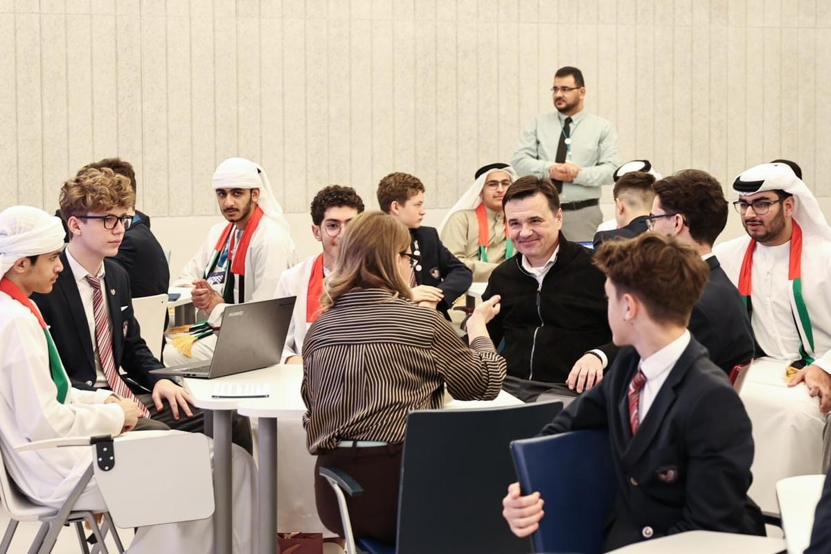 Губернатор Андрей Воробьев встретился с учащимися из ОАЭ, стажирующимися в Подмосковье