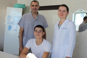 Хирурги Томской ОКБ провели ювелирную операцию по восстановлению кисти 19-летнему пациенту