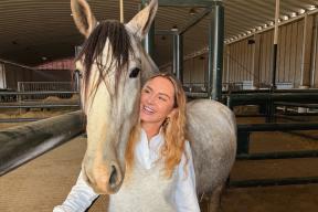 Не только лошади: Анна Асти строит ранчо мечты в Испании и восстанавливает деревню