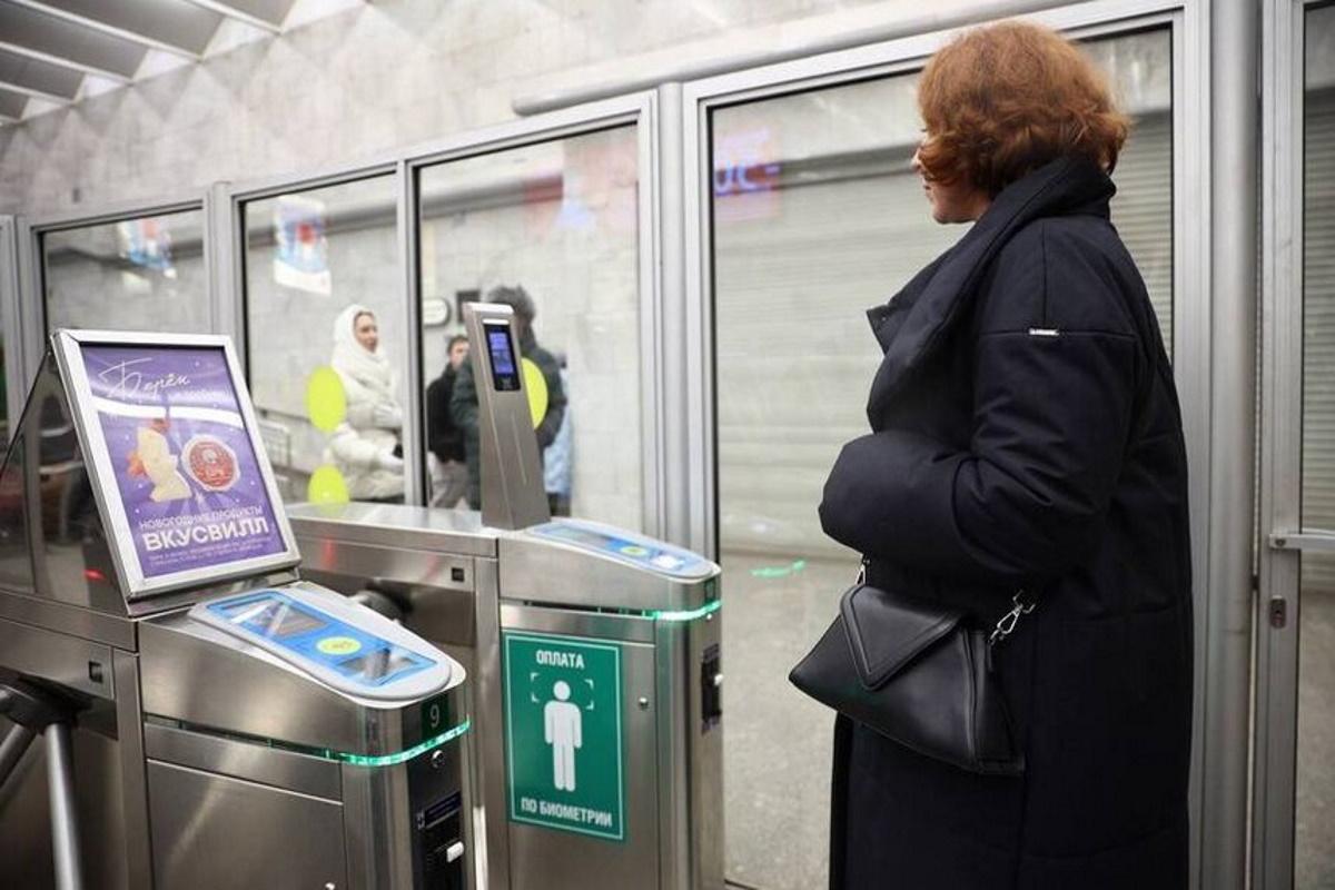 В петербургском метро успешно протестировали технологию оплаты за проезд с помощью биометрии