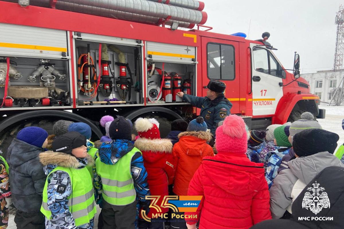 В автопарк спасателей Костромской области поступила современная пожарная автотехника