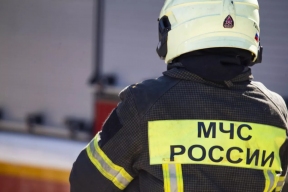 В Свердловской области пожарные потушили завод автопокрышек