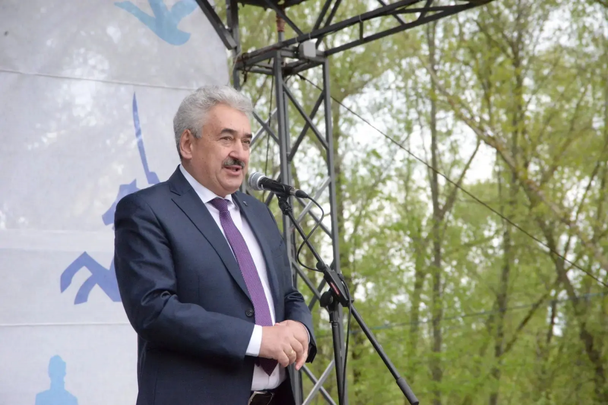 «Первомай остается символом уважения к человеку труда»: Спикер Госсовета Чувашии Леонид Черкесов поздравил жителей республики с Праздником Весны и Труда