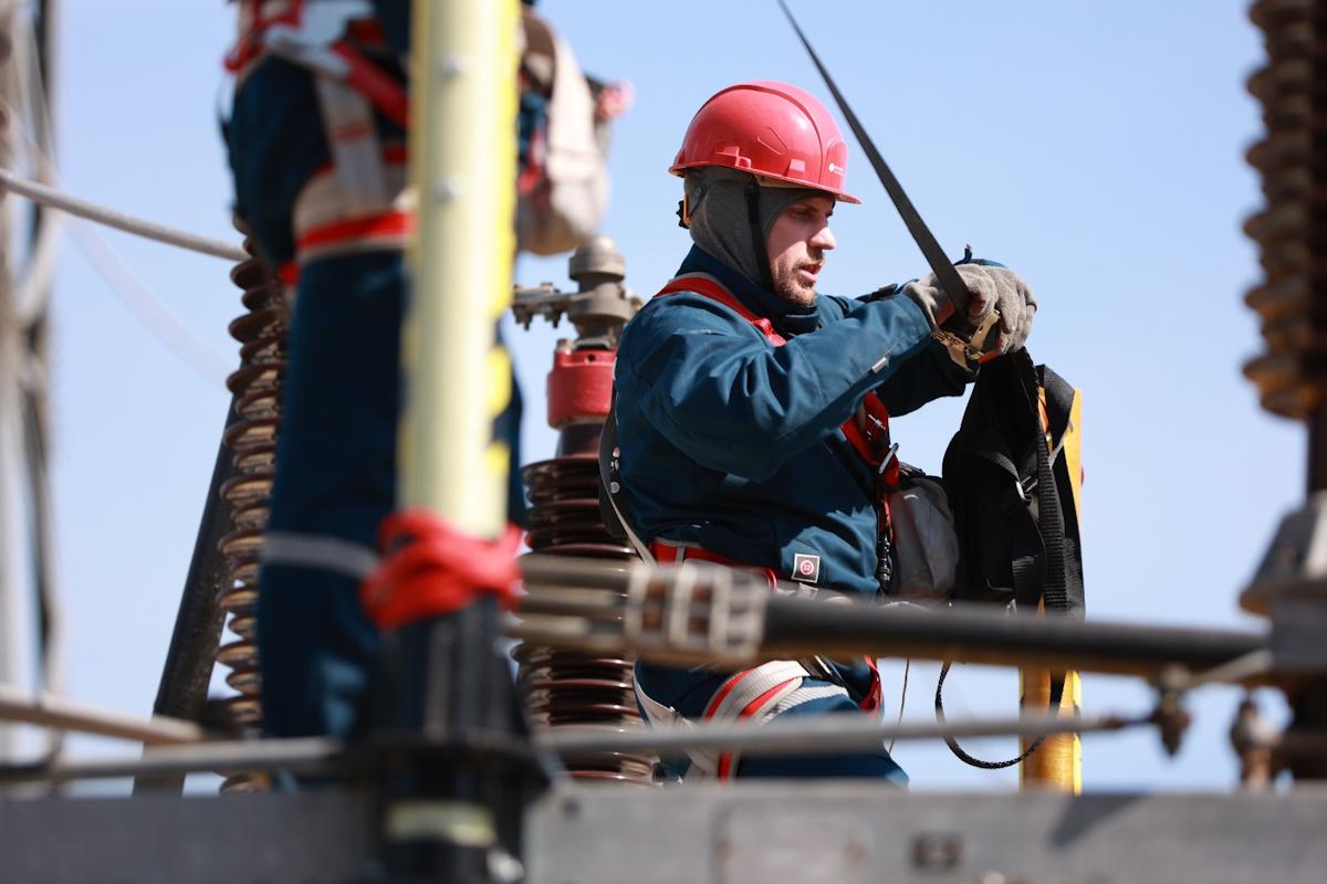 Прокуратура выявила около полусотни ветхих и требующих замены опор связи в Черкесске