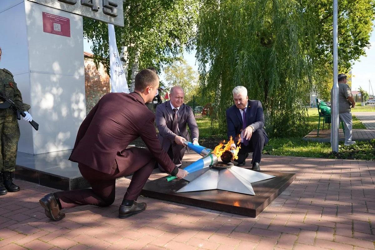 Председатель Госсовета Чувашии Леонид Черкесов принял участие в церемонии зажжения Вечного огня в селе Напольное Порецкого округа