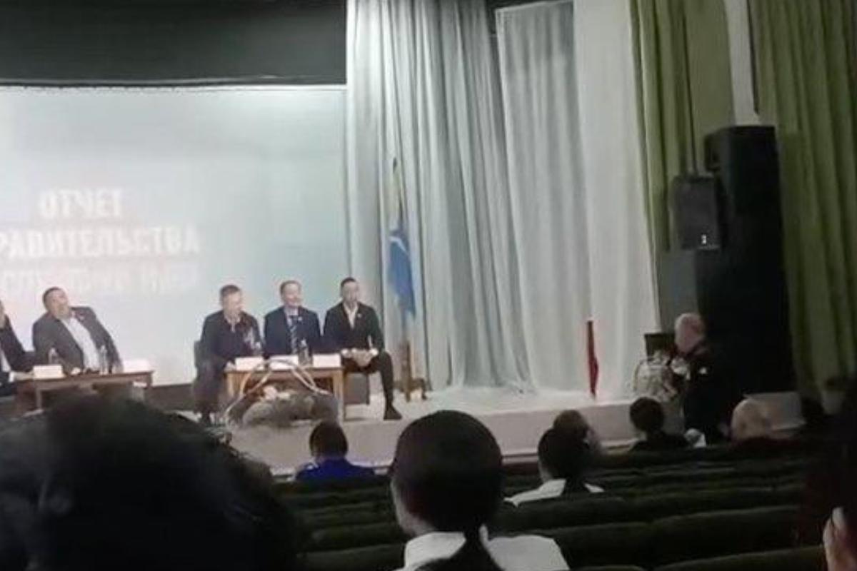 Местный житель жестко обратился к чиновникам Тувы с вопросом о коррупции