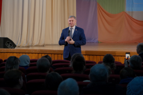 Новое жилье, ФАПы и капремонт ДК: Спикер ЗС КО Роман Береснев представил отчет о работе в Верхошижемском округе за пять лет и получил новые наказы жителей