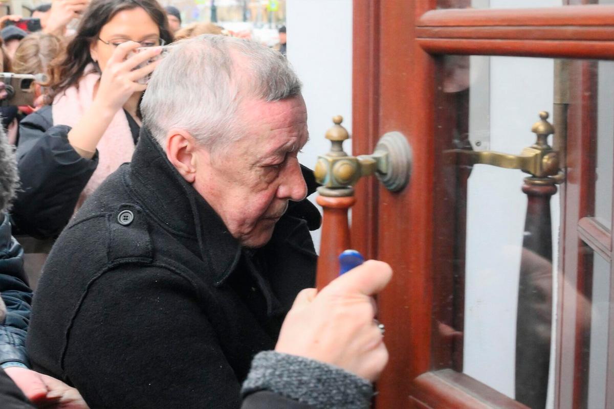 Директор Ефремова прокомментировала слухи о его возращении в кино