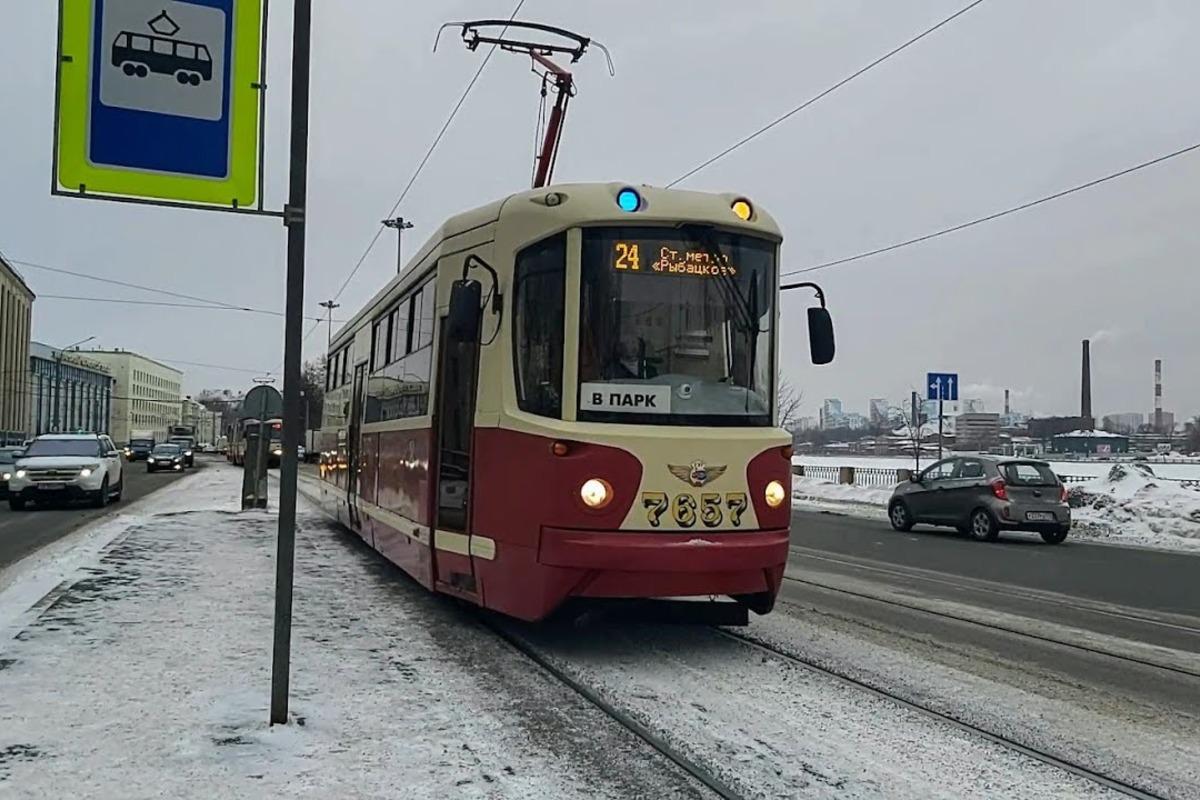 В нескольких трамваях Петербурга тестируют оплату проезда по геопозиции