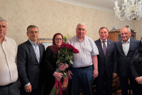 «57 лет совместной жизни заслуживают глубокого уважения»: Спикер Народного Собрания Дагестана Заур Аскендеров поздравил супружескую пару Асхабовых с Днем семьи, любви и верности